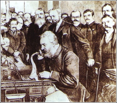 Figura 18 - Graham Bell mentre inaugura la linea telefonica tra New York e Chicago in una illustrazione dell'epoca