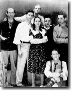 Il gruppo "Forma 1" nel 1947: Consagra, Guerrini, Attardi, Accardi, Perilli, Sanfilippo, Dorazio (seduto), manca Turcato.